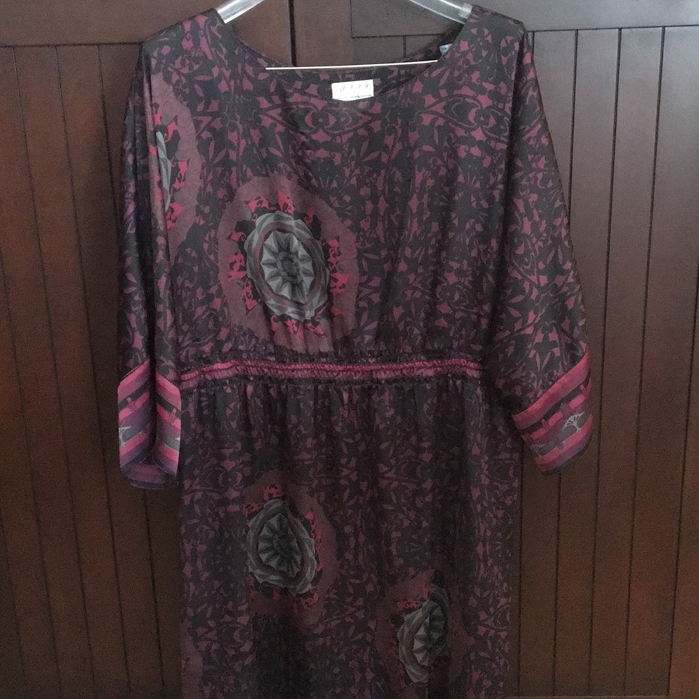 Great dress for work or going out!
